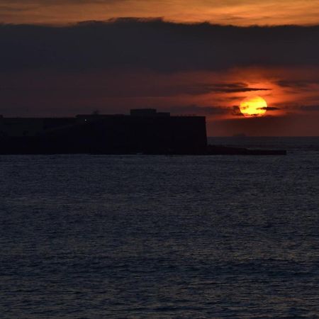 Esencia De Cadiz Entre La Vina Y El Mercado Buitenkant foto