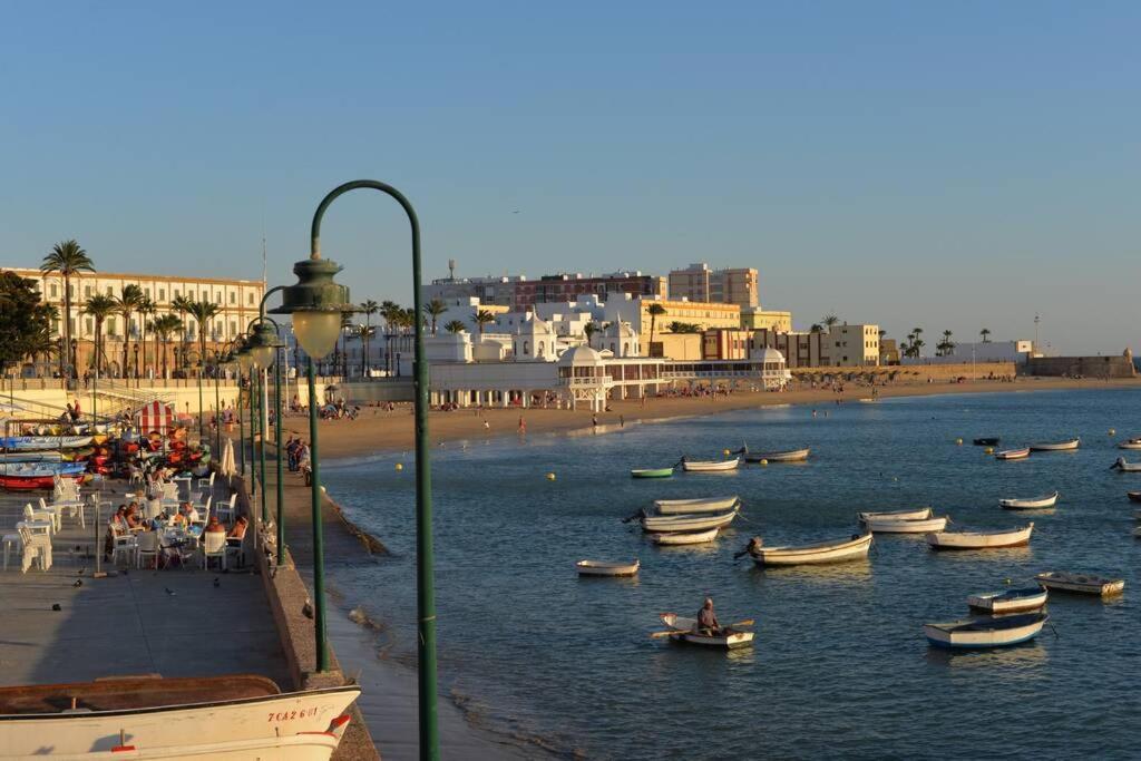 Esencia De Cadiz Entre La Vina Y El Mercado Buitenkant foto