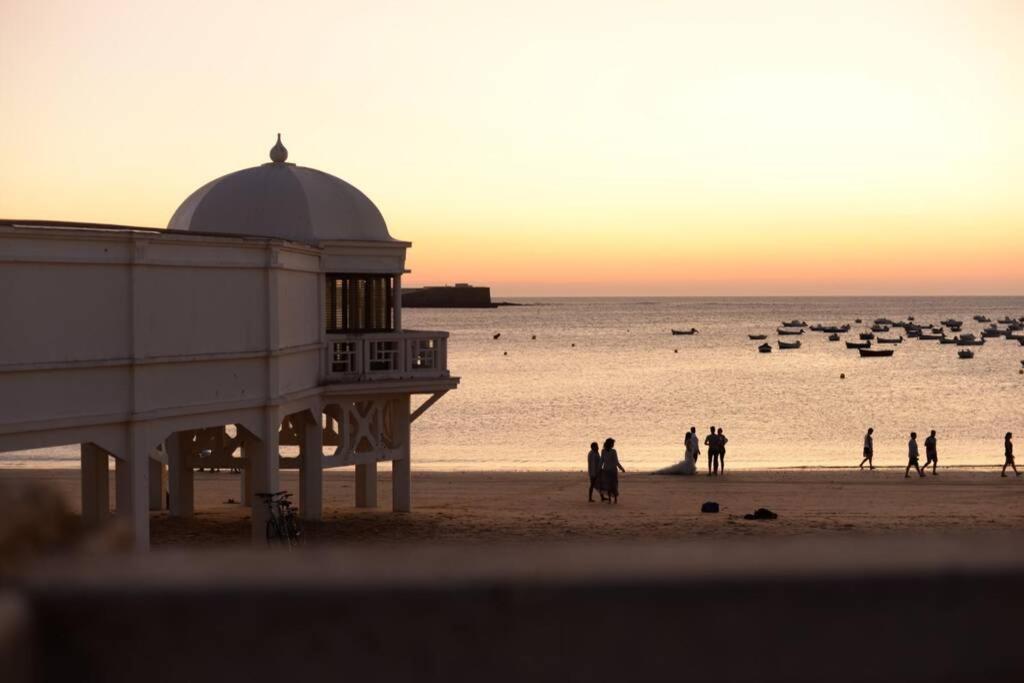 Esencia De Cadiz Entre La Vina Y El Mercado Buitenkant foto