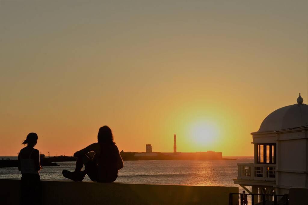 Esencia De Cadiz Entre La Vina Y El Mercado Buitenkant foto